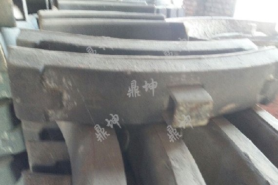 DF12机车铸铁闸瓦